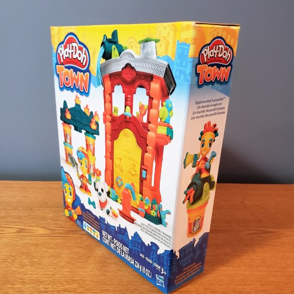 Play-Doh Town Firehouse Set - Picture 2 of 3